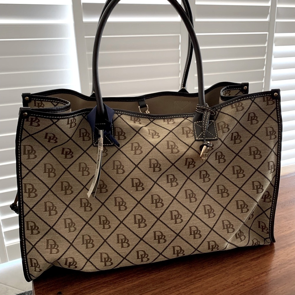 Large Dooney & Bourke Brown Signature Drawstring Totebag Tote Bag Purse NWT